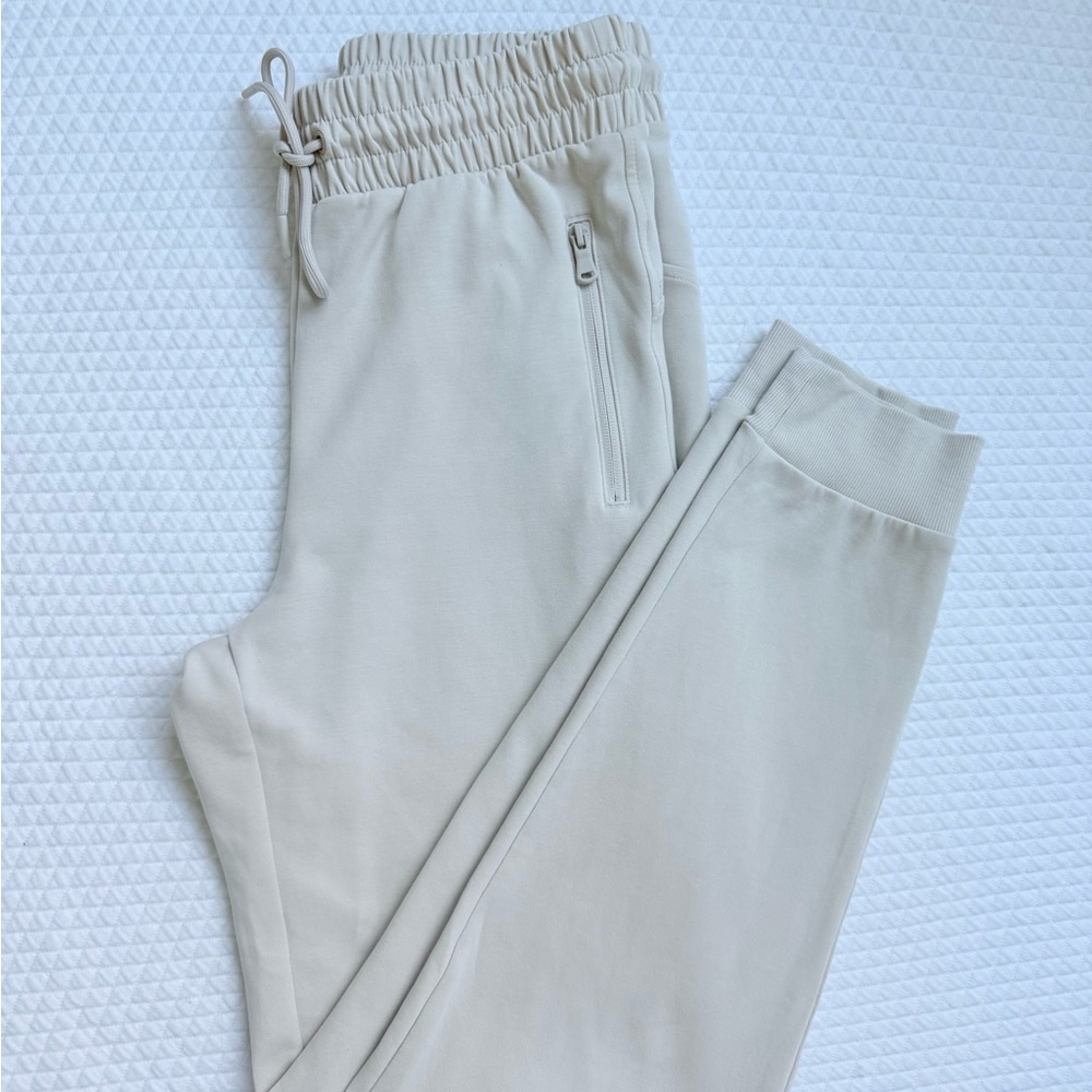 Old Navy Active High-Rise Joggers in Cream